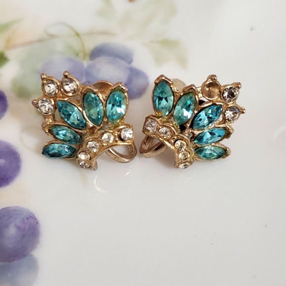 Coro Jewelry - CORO•Vintage Goldtone•screw on• pale blue & clear rhinestones•crown tiara 👑 💎